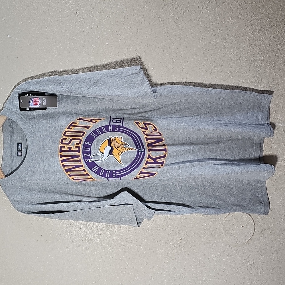 NFL Team Apparel Minnesota Vikings T-Shirt.
